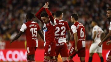Iago Aspas pide perdón al Sánchez Pizjuán después de marcar el gol.