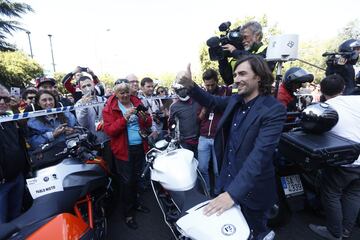 El "Maestro" falleció en agosto en Ibiza tras pasar varios días en el hospital tras sufrir un accidente con el quad que conducía. En septiembre se organizó una marcha motera desde el Bernabéu hasta el Jarama en homenaje al 12+1 veces campeón del mundo.