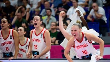 España pasa invicta a cuartos