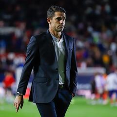 Fernando Gago aplaude la actuación de Cade Cowell