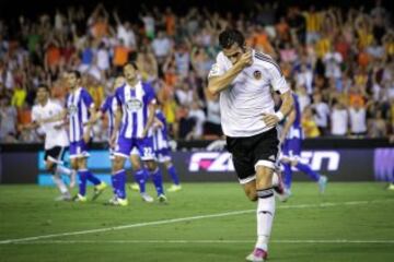 Alvaro Negredo fue comprado por el Valencia al Manchester City por 28 millones de euros.