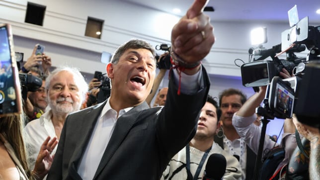 Parisi muestra su lado más futbolero: apareció con la camiseta de este equipo nacional