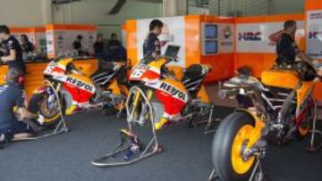 Pedrosa ha tenido a su disposición tres Honda en su box.