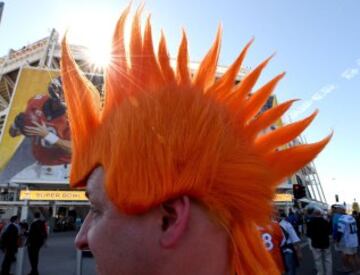 Los Broncos llegan a la Super Bowl con todos sus viejos rockeros, Manning, Talib y compañia... Y este fan!!!