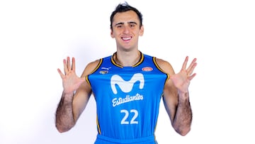 Juampi Vaulet, alero del Movistar Estudiantes, posa en la sesión oficial del club para la temporada 2025-2026.