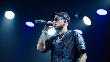 Dei V cantando en e Coliseo de Puerto Rico.