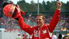 Ferrari&#039;s Michael Schumacher of Germany celebrates after winning the German Formula One Grand Prix at the Hockenheim race track, July 30, 2006. Schumacher won the race ahead of Felipe Massa of Brazil and Kimi Raikkonen of Finland. REUTERS/Alex Grimm (GERMANY)