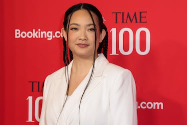 Amanda Nguyen posa en la alfombra roja de la gala TIME100 celebrada en la ciudad de Nueva York. 