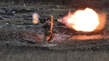 A Ukrainian service member fires a RPG-7 anti-tank grenade launcher during offensive and assault drills, amid Russia's attack on Ukraine, in Zaporizhzhia Region, Ukraine January 23, 2023. REUTERS/Stringer TPX IMAGES OF THE DAY