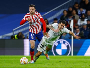 Saúl Ñíguez y Dani Ceballos en una acción del juego.