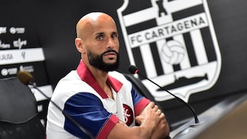 Mikel Rico anunció su retirada ante la presencia de compañeros y técnicos.