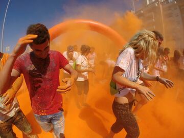 La carrera más colorida y divertida se ha celebrado en Málaga. Parte de los beneficios de la venta del dorsal serán destinados al trabajo por la infancia más vulnerable que realiza Unicef en 150 países.