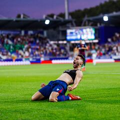 Liberto desata la locura en El Alcoraz en el último suspiro