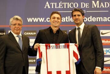 Siqueira, 10M€, 28 a?os (Granada). En el Atleti nunca fue aquel lateral determinante que fue en el Granada. No termin¨® de acoplarse al estilo defensivo del Cholo.