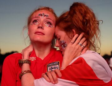 Soccer Football - World Cup - England fans watch Croatia v England - Hyde Park, London, Britain - July 11, 2018 England fans look dejected after the match REUTERS/Simon Dawson TPX IMAGES OF THE DAY