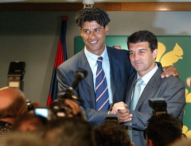 Uno de los primeros actos de Joan Laporta como presidente del Barcelona fue contratar al entrenador neerlandés Frank Rijkaard.