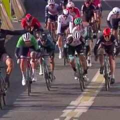 Bol gana la etapa y Matthews, la batalla de las bonificaciones