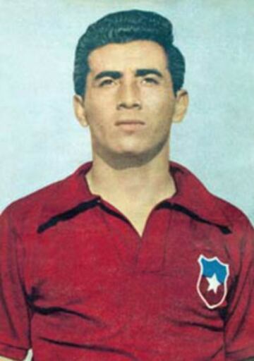 Enrique Hormazábal 1956: En aquel Sudamericano Cua Cua recibió el premio al mejor jugador en Uruguay, donde la Roja terminó segunda. Su actuación más brillante fue en la paliza por 4-0 que le propinaron a Brasil donde Hormazábal se lució con dos.
