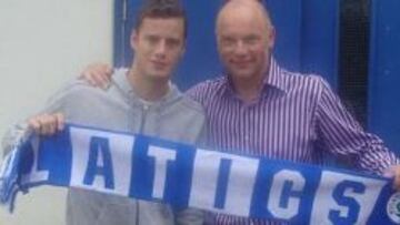 Oriol Riera con Uwe Rosler, su nuevo entrenador.