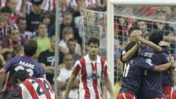 <b>SORPRENDIDOS.</b> El Athletic se ha visto sorprendido en casa por un buen Almería.