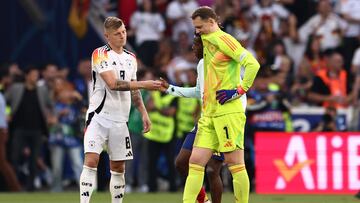 Neuer, junto a Toni Kroos.