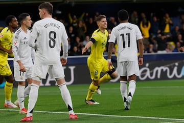 El jugador del Villarreal, Juan Foyth, celebra el 1-0 al Real Madrid. 