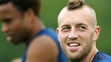 <B>VARIAS OFERTAS.</B> El delantero estadounidense Clint Mathis (New Jersey Metrostars) permanecerá otro año más en la MLS antes de escuchar ofertas de Europa como la del Bayern Múnich o el Peruggia.