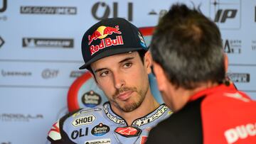 Alex M¨¢rquez en el box del Gresini durante el GP de Arag¨®n de MotoGP.