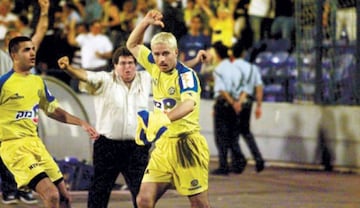 En la Champions 2003-2004 jugó la fase previa con la camiseta del Maccabi Tel Aviv. Quedó eliminado ante Zilina de Eslovaquia.