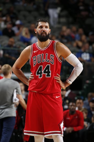 El hispano-montenegrino llegó a la NBA tras grandes actuaciones en el Real Madrid. Debutó en 2014 con los Chicago Bulls donde permaneció 4 temporadas, las dos primeras junto a Pau Gasol.