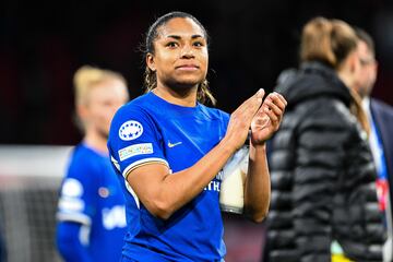 Amsterdam (Netherlands), 19/03/2024.- Catarina Macario of Chelsea applauds to spectators after winning the UEFA Women's Champions League quarter-final, 1st leg soccer match Ajax Amsterdam vs Chelsea WFC, in Amsterdam, Netherlands, 19 March 2024. (Liga de Campeones, Países Bajos; Holanda) EFE/EPA/Gerrit van Keulen
