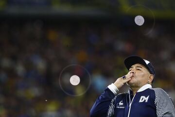 El Boca Juniors ganó la Superliga Argentina ante la mirada del ídolo Maradona, que recibió el homenaje de toda su familia futbolística.