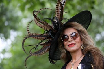 Ascot vuelve lleno de looks extravagantes y mucho glamour