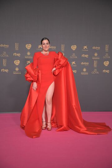 La cantante Valeria Castro con un vestido de Rubén Hernández Costura.