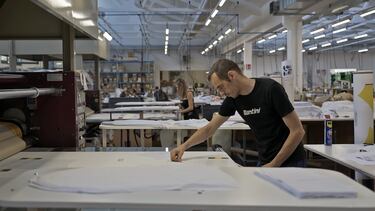 Así es el nuevo maillot solidario de La Vuelta