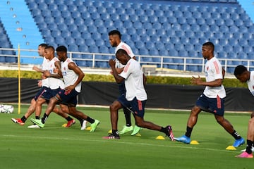 La Selección Colombia entrenó por primera vez en el Metropolitano para preparar el duelo ante Argentina. Activación física, movilidad y definición fueron los trabajos del equipo nacional 