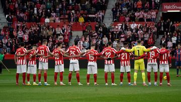14/01/24 PARTIDO SEGUNDA 2ª DIVISION
SPORTING DE GIJON - HUESCA
JUGADORES EN EL MINUTO DE SILENCIO EL PASADO PARTIDO