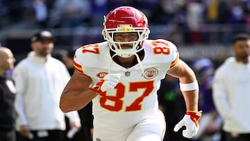 MINNEAPOLIS, MINNESOTA - OCTOBER 08: Travis Kelce #87 of the Kansas City Chiefs warms up prior to a game against the Minnesota Vikings at U.S. Bank Stadium on October 08, 2023 in Minneapolis, Minnesota.   Stephen Maturen/Getty Images/AFP (Photo by Stephen Maturen / GETTY IMAGES NORTH AMERICA / Getty Images via AFP)