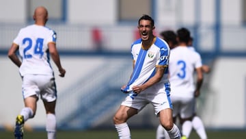Álex (22) y Rentero (24) celebran el triunfo del CD Leganés B frente al Alcorcón B (2-0), resultado que mantiene al filial pepinero como único equipo invicto de todas las categorías nacionales de fútbol a la concl