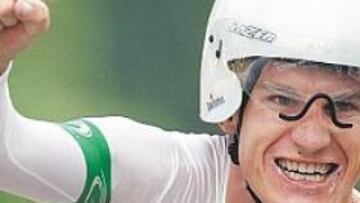 <b>DOBLETE. </b>Al australiano Rogers le dieron por la mañana el oro de 2003 y por la tarde el de 2004.