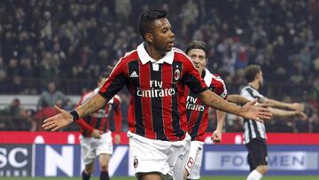 Robinho jugando con el Milan.