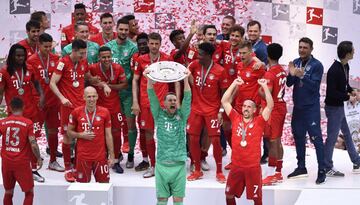 Bayern Múnich goleó al Frankfurt 5-1 y se coronó campeón de la Bundesliga. 