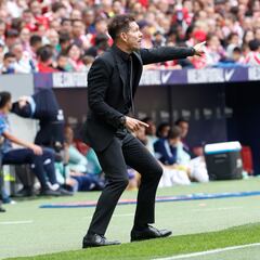 Simeone: “Que se pongan el traje negro y vean si es tan fácil entrar once años en Champions”