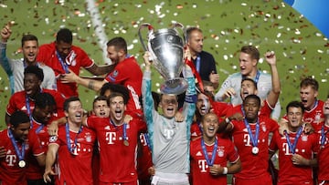 Soccer Football - Champions League - Final - Bayern Munich v Paris St Germain - Estadio da Luz, Lisbon, Portugal - August 23, 2020 Bayern Munich's Manuel Neuer with teammates celebrate winning the Champions League with the trophy, as play resumes beh