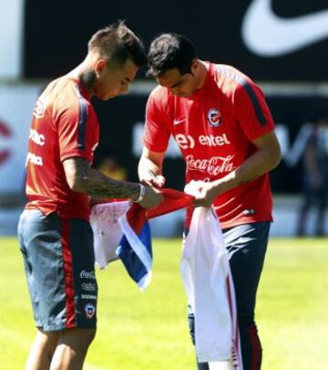 La Roja recibió la visita de los niños de la Teletón