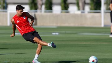 Juanlu, en un entrenamiento del Sevilla.