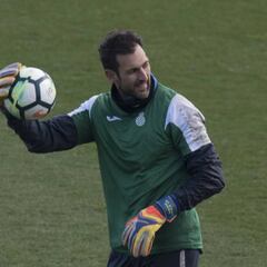 Diego López: "Aún no miramos a los últimos clasificados"