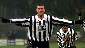 Zinedine Zidane, con la camiseta de la Juventus.