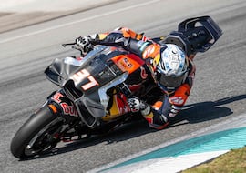 KTM cumple con Acosta