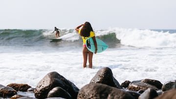 PUNTA ROCA, LA LIBERTAD, EL SALVADOR - APRIL 1: Participants in the Rising Tides program prior to the commencement of the Surf City El Salvador Pro on April 1, 2025 at Punta Roca, La Libertad, El Salvador. (Photo by Aaron Hughes/World Surf League)